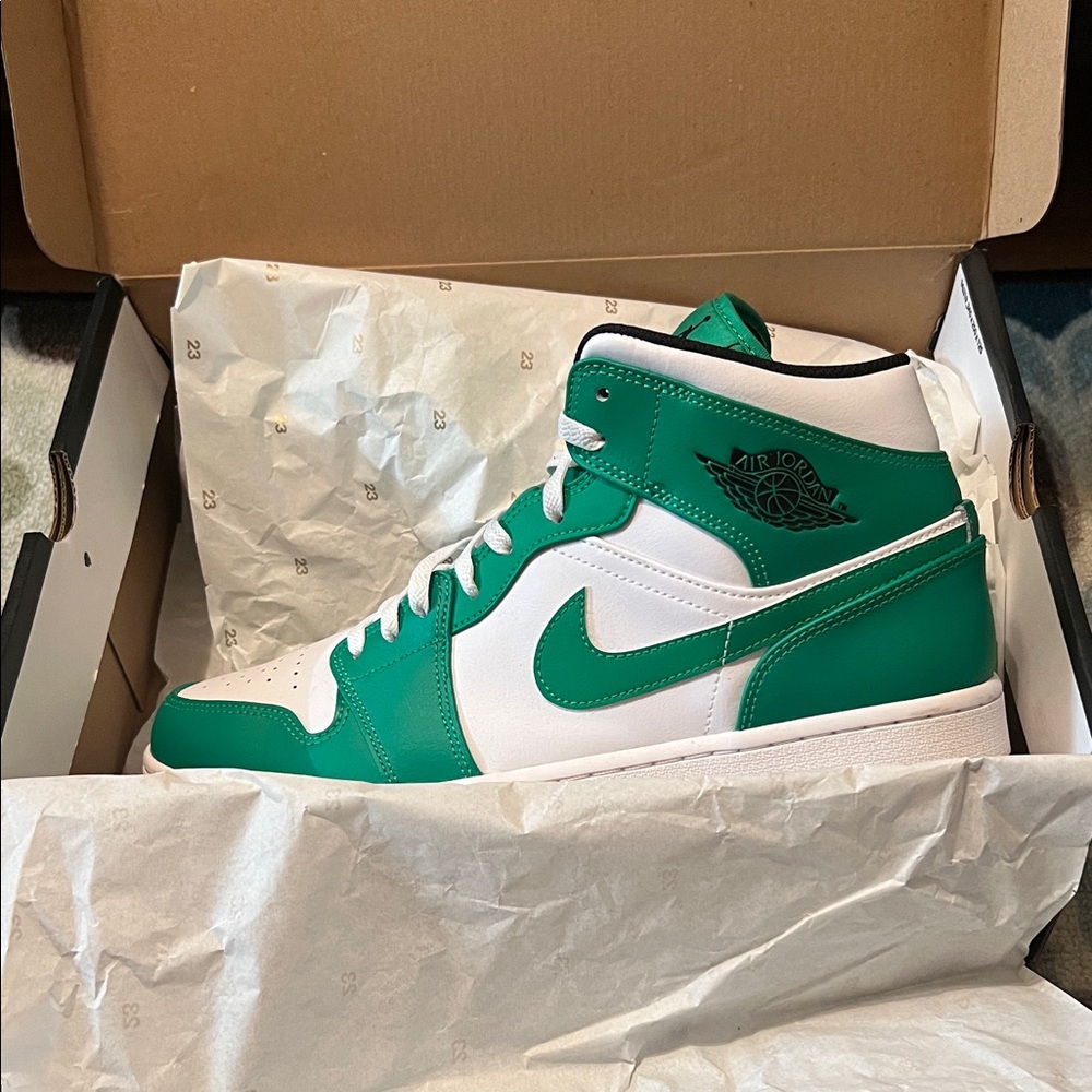 Air Jordan 1 Mid (Green Black & White) - Picture 6 of 7